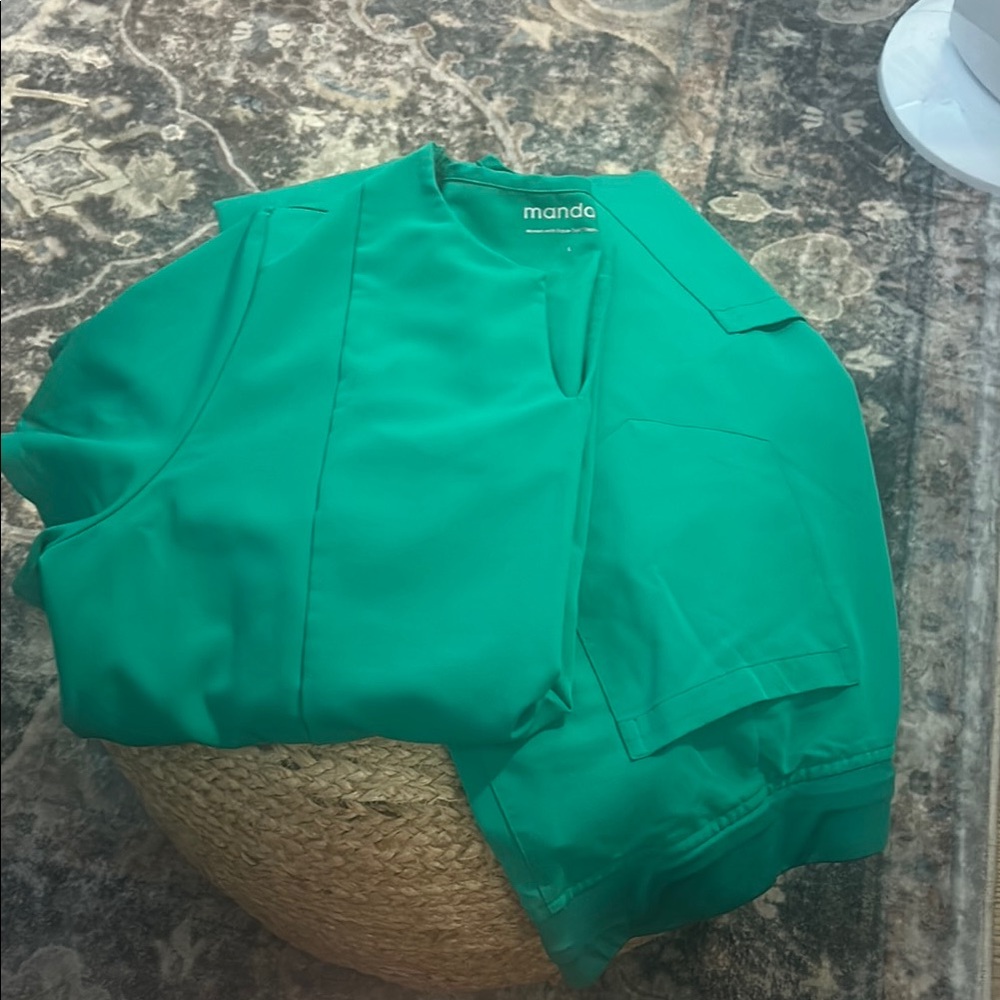 Women’s Mandala emerald green scrub set